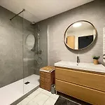 Spacieux 3 Pièces Avec Garage, Climatisation, Terrasse, Proche Centre à - Fr-1-338-584 * Sète