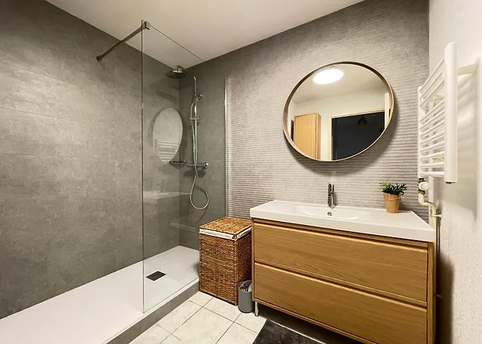 Spacieux 3 Pieces Avec Garage, Climatisation, Terrasse, Proche Centre A - Fr-1-338-584 * Sète